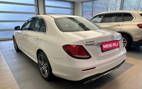 Mercedes-Benz E-Класс, 2019 год, 3 390 000 рублей, 6 фотография
