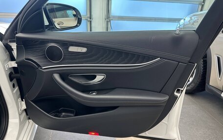 Mercedes-Benz E-Класс, 2019 год, 3 390 000 рублей, 15 фотография