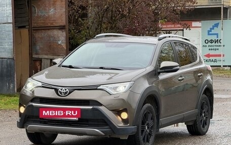Toyota RAV4, 2017 год, 2 650 000 рублей, 2 фотография