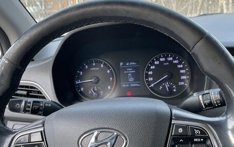 Hyundai Solaris II рестайлинг, 2018 год, 900 000 рублей, 10 фотография