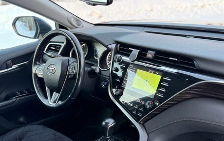 Toyota Camry, 2018 год, 2 820 000 рублей, 14 фотография