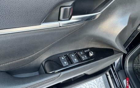 Toyota Camry, 2018 год, 2 820 000 рублей, 10 фотография