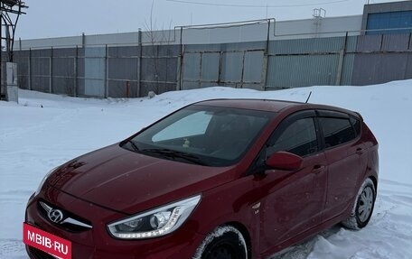 Hyundai Solaris II рестайлинг, 2013 год, 850 000 рублей, 2 фотография