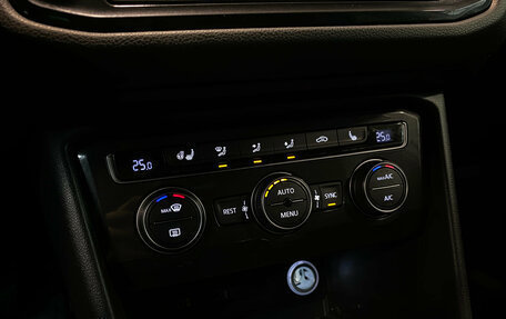 Volkswagen Tiguan II, 2017 год, 2 370 000 рублей, 15 фотография