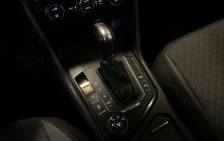 Volkswagen Tiguan II, 2017 год, 2 370 000 рублей, 16 фотография