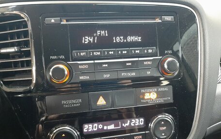 Mitsubishi Outlander III рестайлинг 3, 2017 год, 1 983 000 рублей, 15 фотография