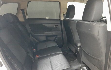 Mitsubishi Outlander III рестайлинг 3, 2017 год, 1 983 000 рублей, 11 фотография