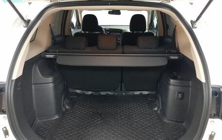 Mitsubishi Outlander III рестайлинг 3, 2017 год, 1 983 000 рублей, 13 фотография