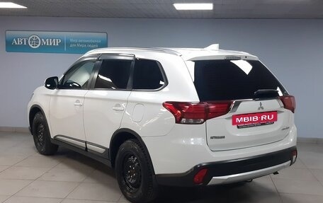 Mitsubishi Outlander III рестайлинг 3, 2017 год, 1 983 000 рублей, 7 фотография