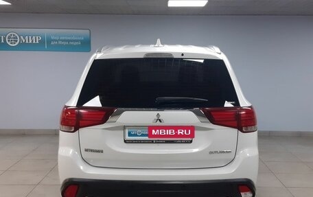 Mitsubishi Outlander III рестайлинг 3, 2017 год, 1 983 000 рублей, 6 фотография