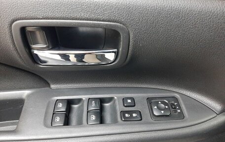 Mitsubishi Outlander III рестайлинг 3, 2017 год, 1 983 000 рублей, 20 фотография