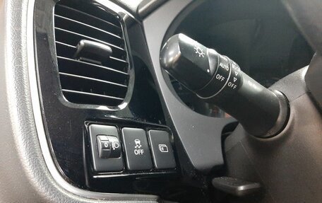 Mitsubishi Outlander III рестайлинг 3, 2017 год, 1 983 000 рублей, 19 фотография