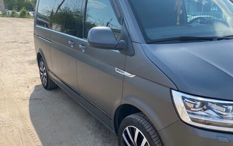 Volkswagen Multivan T6 рестайлинг, 2017 год, 6 900 000 рублей, 3 фотография