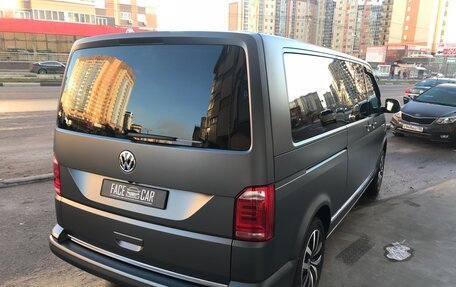 Volkswagen Multivan T6 рестайлинг, 2017 год, 6 900 000 рублей, 7 фотография