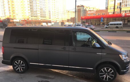 Volkswagen Multivan T6 рестайлинг, 2017 год, 6 900 000 рублей, 8 фотография