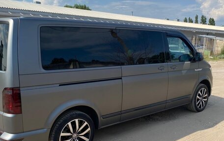 Volkswagen Multivan T6 рестайлинг, 2017 год, 6 900 000 рублей, 4 фотография