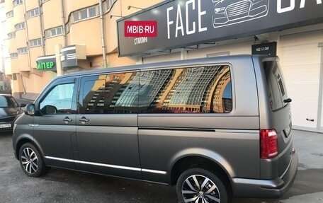 Volkswagen Multivan T6 рестайлинг, 2017 год, 6 900 000 рублей, 6 фотография