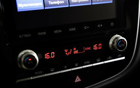 Mitsubishi Outlander III рестайлинг 3, 2022 год, 3 099 000 рублей, 15 фотография