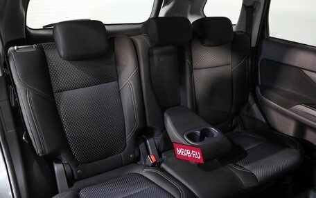 Mitsubishi Outlander III рестайлинг 3, 2022 год, 3 099 000 рублей, 26 фотография