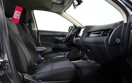 Mitsubishi Outlander III рестайлинг 3, 2022 год, 3 099 000 рублей, 25 фотография