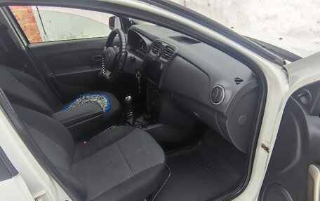 Renault Logan II, 2017 год, 510 000 рублей, 5 фотография