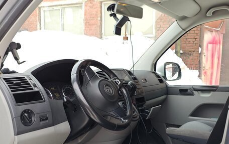 Volkswagen Caravelle T5, 2012 год, 1 900 000 рублей, 14 фотография