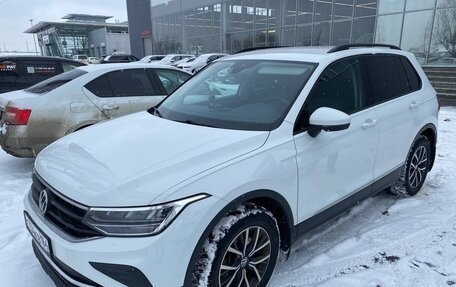 Volkswagen Tiguan II, 2021 год, 2 950 000 рублей, 2 фотография