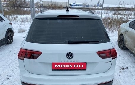 Volkswagen Tiguan II, 2021 год, 2 950 000 рублей, 3 фотография