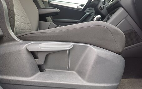 Volkswagen Tiguan II, 2021 год, 2 950 000 рублей, 17 фотография