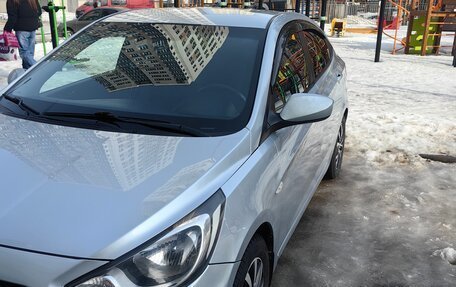 Hyundai Solaris II рестайлинг, 2011 год, 570 000 рублей, 4 фотография