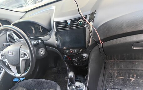 Hyundai Solaris II рестайлинг, 2011 год, 570 000 рублей, 16 фотография