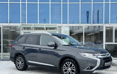Mitsubishi Outlander III рестайлинг 3, 2015 год, 1 890 000 рублей, 2 фотография