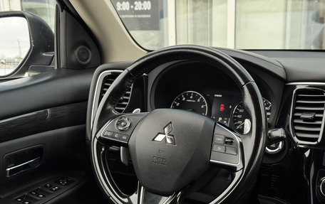 Mitsubishi Outlander III рестайлинг 3, 2015 год, 1 890 000 рублей, 11 фотография