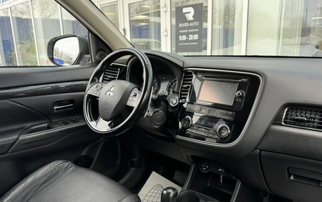 Mitsubishi Outlander III рестайлинг 3, 2015 год, 1 890 000 рублей, 10 фотография