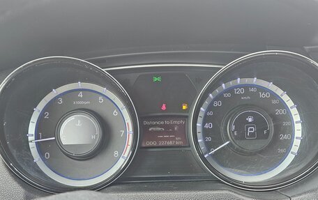 Hyundai Sonata VI, 2012 год, 950 000 рублей, 11 фотография