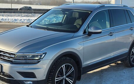 Volkswagen Tiguan II, 2017 год, 2 620 000 рублей, 3 фотография