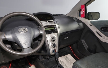 Toyota Yaris III рестайлинг, 2008 год, 699 000 рублей, 10 фотография