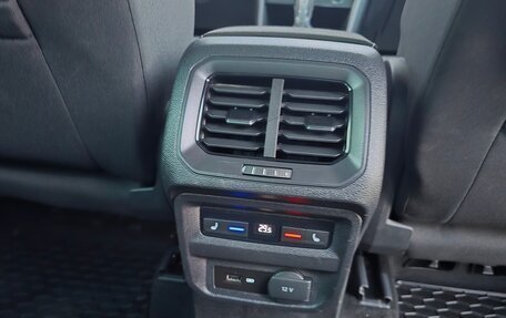 Volkswagen Tiguan II, 2018 год, 2 600 000 рублей, 18 фотография