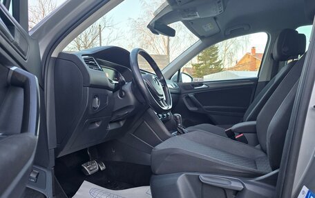 Volkswagen Tiguan II, 2018 год, 2 600 000 рублей, 19 фотография