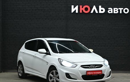 Hyundai Solaris II рестайлинг, 2013 год, 830 000 рублей, 3 фотография