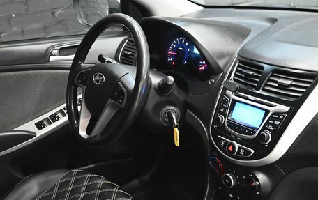 Hyundai Solaris II рестайлинг, 2013 год, 830 000 рублей, 13 фотография