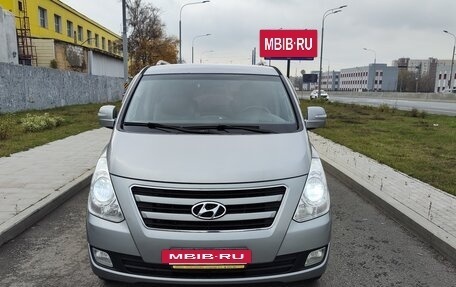 Hyundai Grand Starex Grand Starex I рестайлинг 2, 2017 год, 3 080 000 рублей, 3 фотография