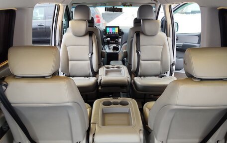 Hyundai Grand Starex Grand Starex I рестайлинг 2, 2017 год, 3 080 000 рублей, 31 фотография