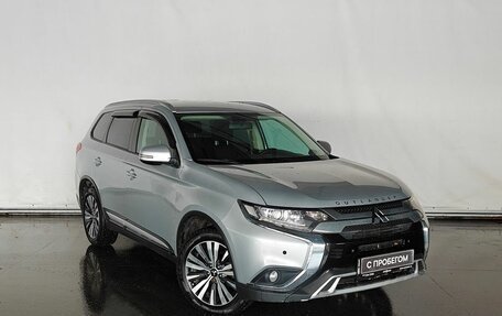 Mitsubishi Outlander III рестайлинг 3, 2019 год, 1 947 000 рублей, 3 фотография