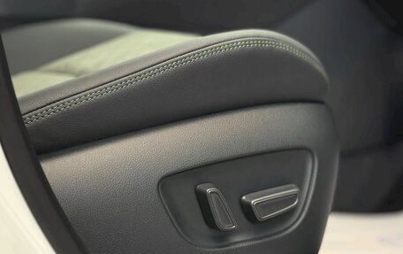 Toyota RAV4, 2025 год, 4 200 000 рублей, 29 фотография