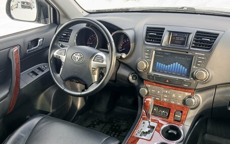Toyota Highlander III, 2013 год, 2 484 000 рублей, 8 фотография