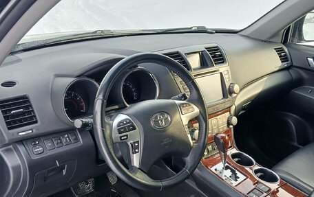 Toyota Highlander III, 2013 год, 2 484 000 рублей, 10 фотография