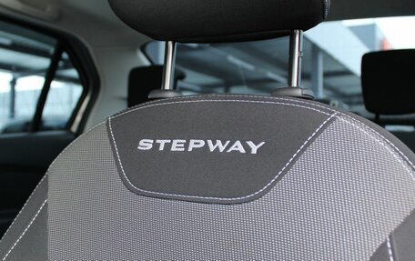 Renault Logan II, 2021 год, 1 329 000 рублей, 17 фотография