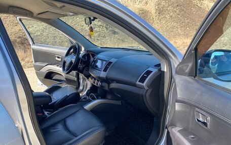 Mitsubishi Outlander III рестайлинг 3, 2011 год, 1 400 000 рублей, 14 фотография