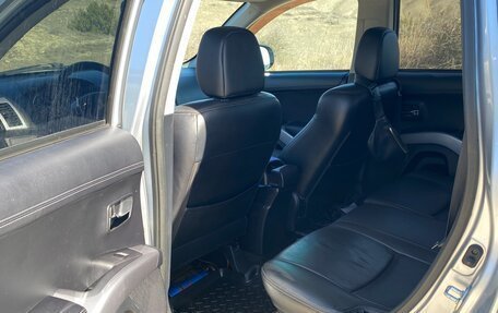 Mitsubishi Outlander III рестайлинг 3, 2011 год, 1 400 000 рублей, 12 фотография